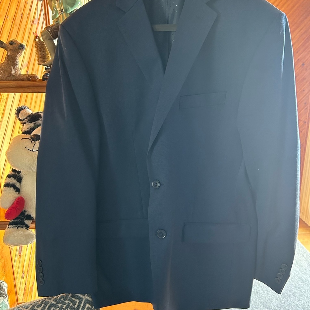 Men’s suit. Size 44R.